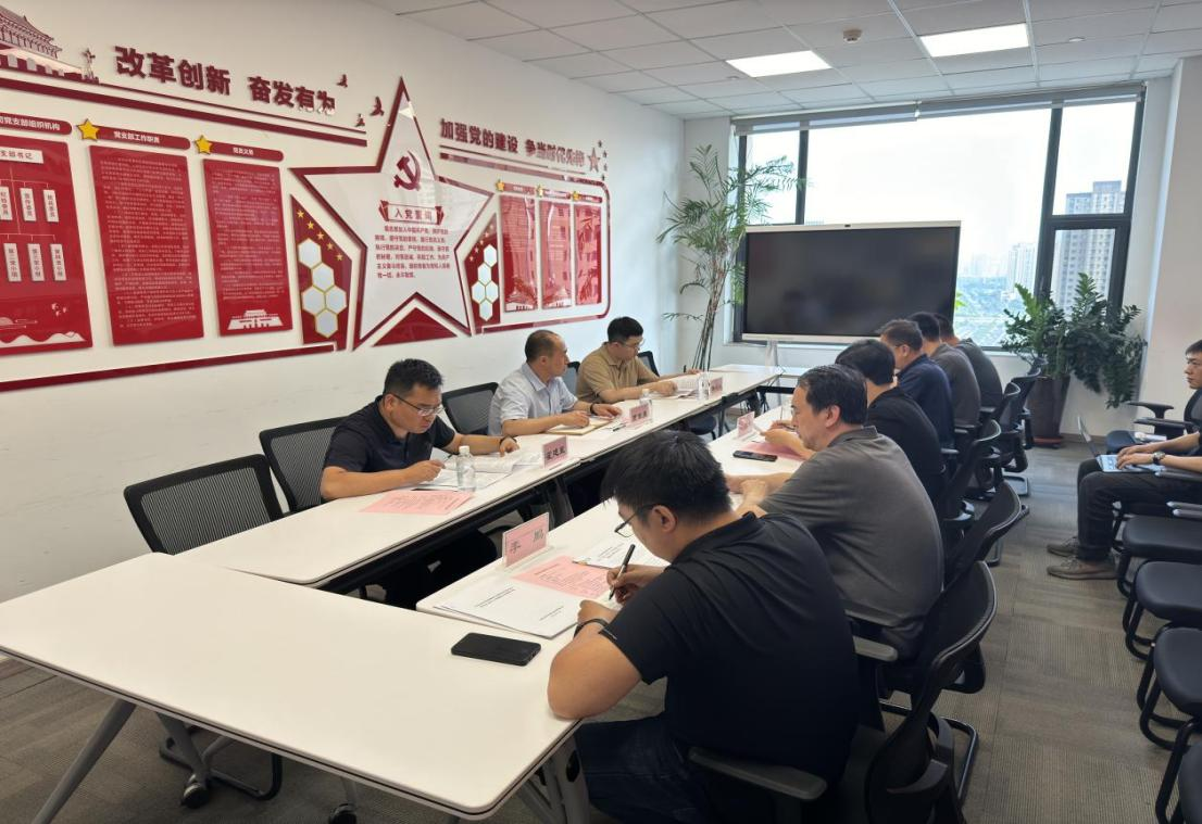 省委网信办领导莅临政务云公司指导网络安全重保工作.png