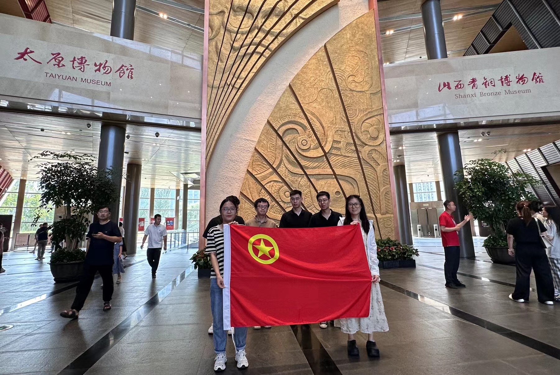 探寻历史记忆，感知文化力量——政务云公司组织青年团员赴太原市博物馆参观学习1.jpg